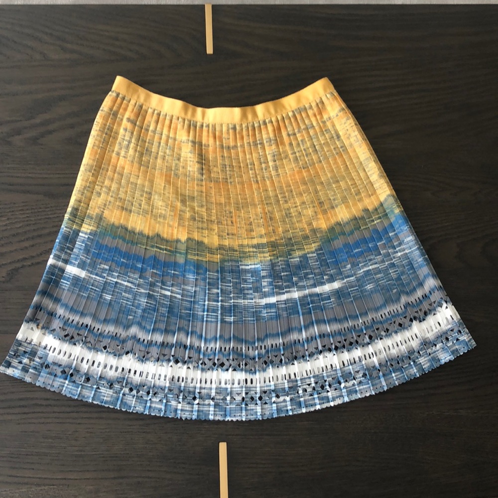Elie Tahari pleated skit